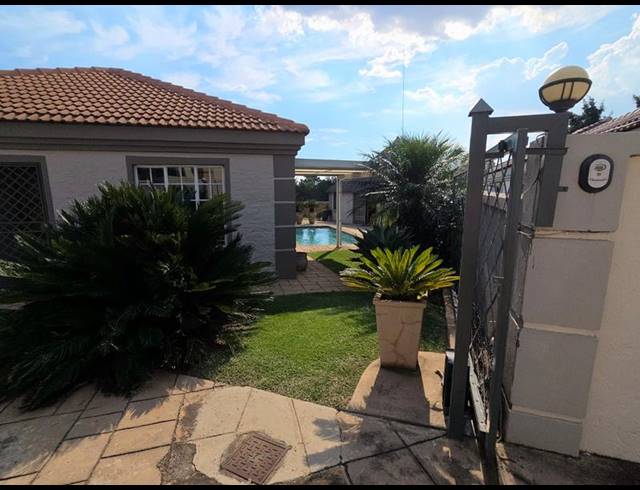 3 BEDROOM HOUSE FOR SALE IN AMBERFIELD